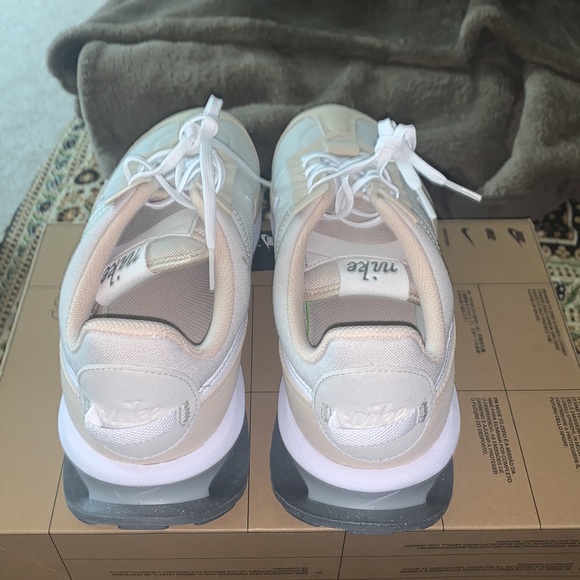 Nike Air Max Pre-Day - Picture 11 of 16